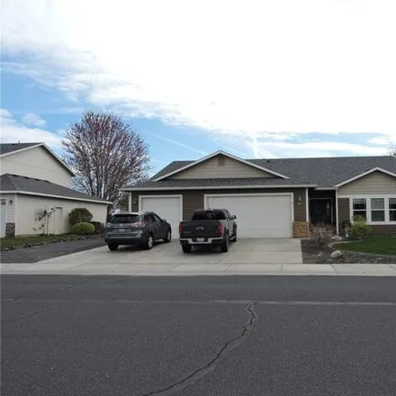 Buy this 4 bed house on 715 Willow Avenue Northeast in Quincy, WA 98848