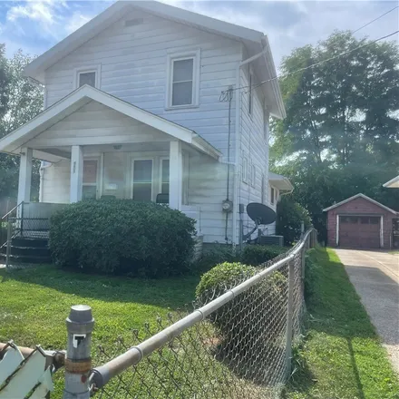 Buy this 3 bed house on 950 Stanwood Avenue in Akron, OH 44314