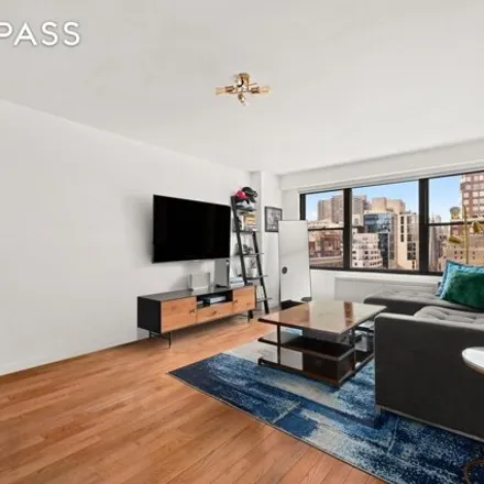 Image 3 - 120 East 90th Street, New York, NY 10128, USA - Condo for sale