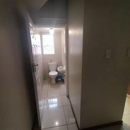 Rent this 3 bed apartment on Stephen Dlamini Road in Essenwood, Durban