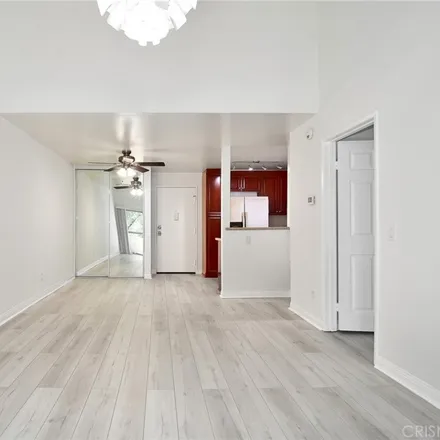 Image 3 - 5510 Owensmouth Avenue, Los Angeles, CA 91367, USA - Condo for rent