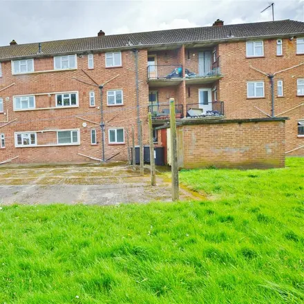 Image 9 - Grenville Close, Burnham, SL1 8HG, United Kingdom - Apartment for rent