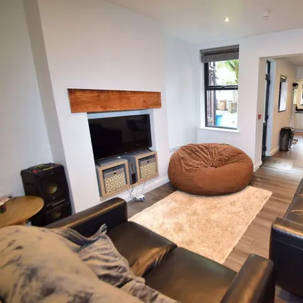 Rent this 5 bed townhouse on 353 Ecclesall Road in Sheffield, S11 8PE