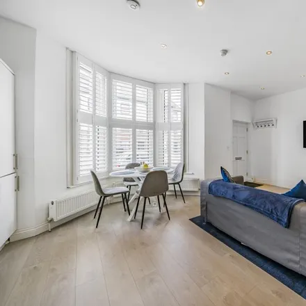 Image 2 - Palace Grove, London, BR1 3HG, United Kingdom - Apartment for rent