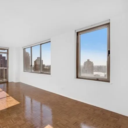Rent this 3 bed apartment on The Monarch in 200 East 89th Street, New York