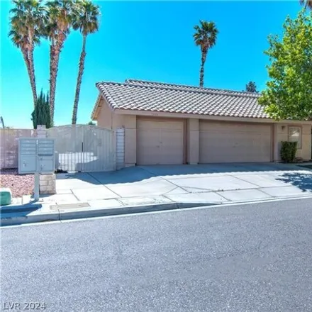 Image 2 - 5902 Willowcreek Road, North Las Vegas, NV 89031, USA - House for sale
