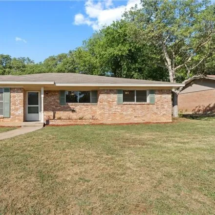 Buy this 3 bed house on 809 Gaywood Dr in Woodway, Texas