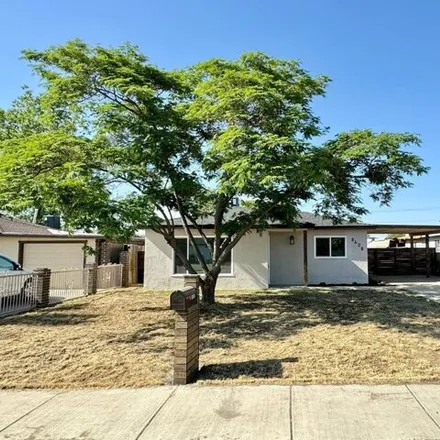 Buy this 3 bed house on 8444 Bernard Avenue in Lamont, Kern County