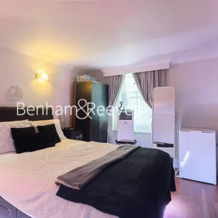 Image 6 - No. 19 Barkston Rooms, Courtfield Gardens, London, SW5 0PH, United Kingdom - Apartment for rent