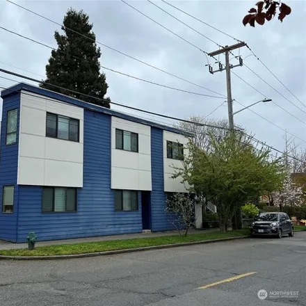 Buy this studio house on 7460 Woodlawn Avenue Northeast in Seattle, WA 98115