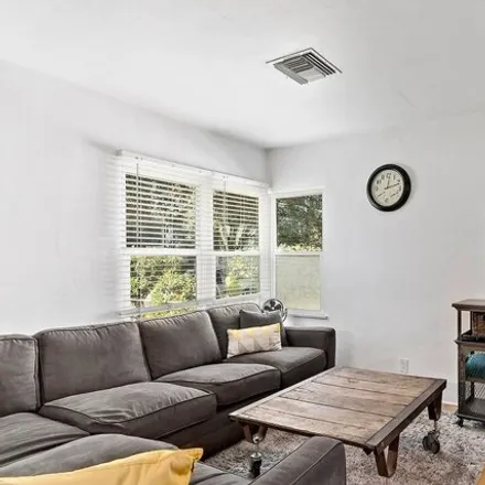 Image 2 - 11579 Califa Street, Los Angeles, CA 91601, USA - House for rent