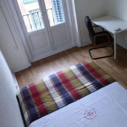 Rent this 14 bed room on Calle del Conde de Aranda in 5, 28001 Madrid