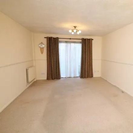 Image 3 - 33 Marshall Place, Runnymede, KT15 3JB, United Kingdom - Townhouse for rent