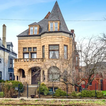 Rent this 9 bed house on Chicago in East Garfield Park, US