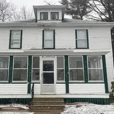 Buy this studio house on 125 West Hill Street in Shawano, WI 54166