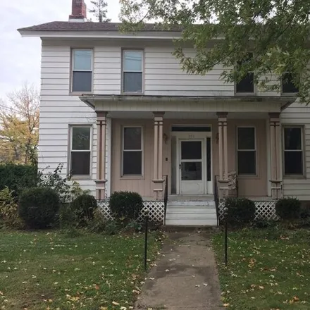 Buy this 4 bed house on 877 York Street in Ottawa, IL 61350