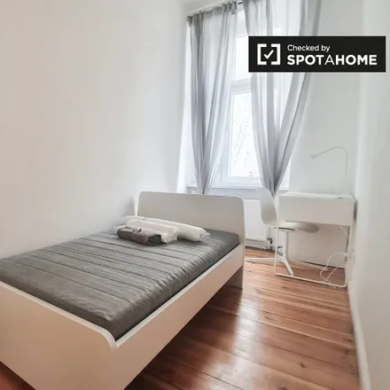 Rent this 4 bed room on Boxhagener Straße 73 in 10245 Berlin, Germany