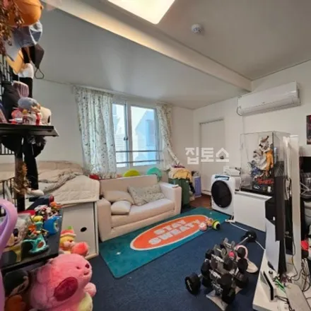 Rent this studio apartment on 서울특별시 강남구 논현동 77-12