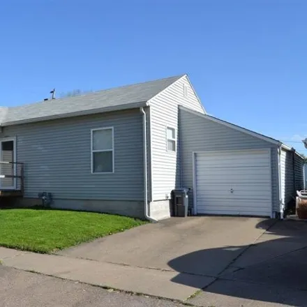 Buy this 2 bed house on 1421 Barret Street in Burlington, IA 52601