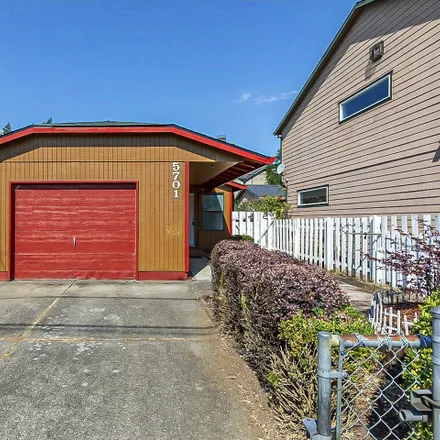 Buy this 3 bed house on 5701 Southeast 84th Avenue in Portland, OR 97266