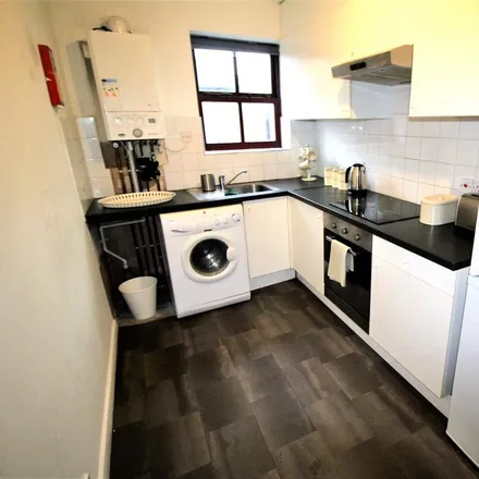 Rent this 2 bed apartment on Back Kelso Road in Leeds, LS2 9PR