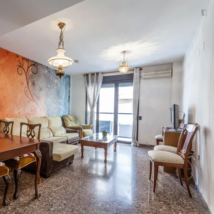 Rent this 2 bed apartment on Farmacia Puchades in Carrer del General Almirante, 7