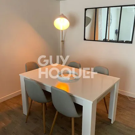 Rent this 3 bed apartment on 15 Place Nicolas Frumeaud in 37032 Tours, France