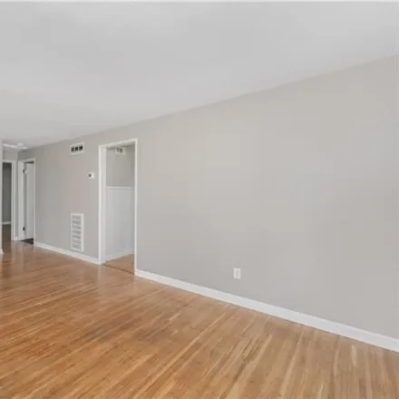 Image 7 - 266 Auburn Avenue, City of Rochester, NY 14606, USA - House for sale