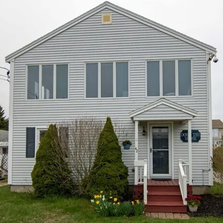 Buy this 3 bed house on 42 Pleasant Circle in Wells, ME 04090