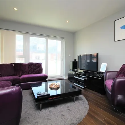 Image 4 - Heron House, 1-321 Rushley Way, Reading, RG2 0GN, United Kingdom - Apartment for rent
