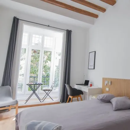 Rent this 6 bed room on Carrer de les Penedides in 1B, 08001 Barcelona