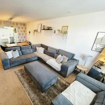 Image 2 - Liverpool Road, Newcastle-under-Lyme, ST5 9EQ, United Kingdom - Townhouse for sale