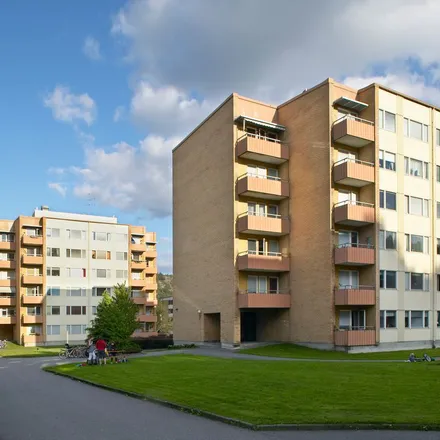 Rent this 3 bed apartment on Marielundsgatan 15 in 431 67 Mölndal, Sweden