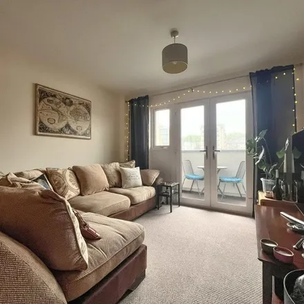 Rent this 1 bed apartment on Antonio's in 18 High Street, North Weston