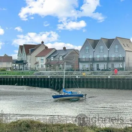 Image 2 - Waterfront Promenade, Rowhedge, CO5 7BB, United Kingdom - Townhouse for sale