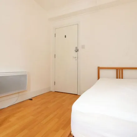 Image 6 - St Gilles House, Mace Street, London, E2 0RG, United Kingdom - Apartment for rent