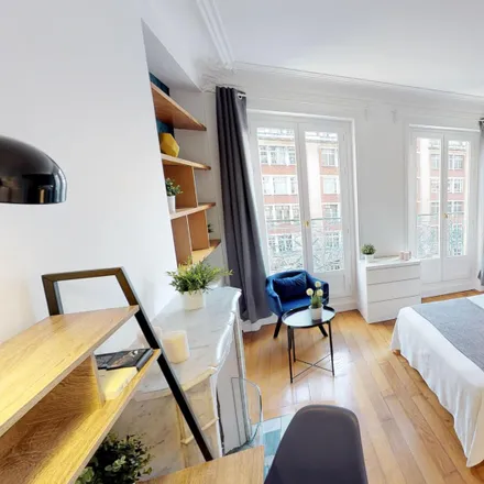 Rent this 4 bed room on 74 Boulevard Saint-Marcel in 75005 Paris, France