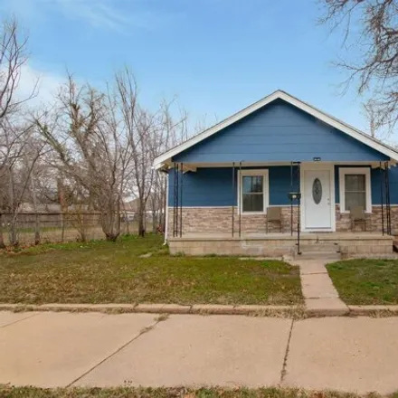 Buy this 2 bed house on 954 East 6th Avenue in Hutchinson, KS 67501