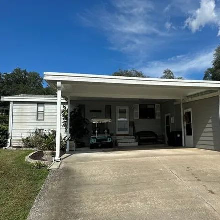 Buy this studio apartment on 652 Hickory Hill in Lady Lake, FL 32159