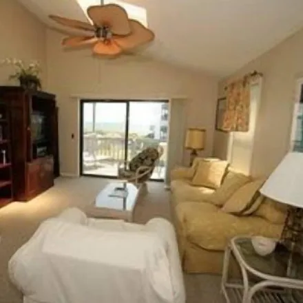 Rent this 2 bed townhouse on North Topsail Beach