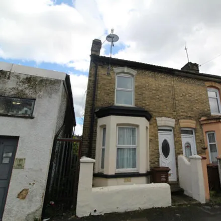 Buy this 2 bed townhouse on Albany Road in Gillingham, ME4 5DJ