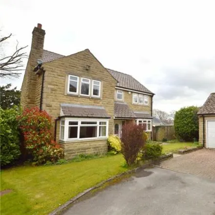 Buy this 4 bed house on The Glade in Farsley, LS28 7UE