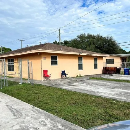 Image 2 - 2110 Northwest 100th Street, Miami-Dade County, FL 33147, USA - House for rent