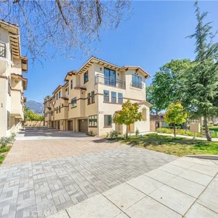 Rent this 3 bed townhouse on 837 Huntington Drive in West Arcadia, Arcadia