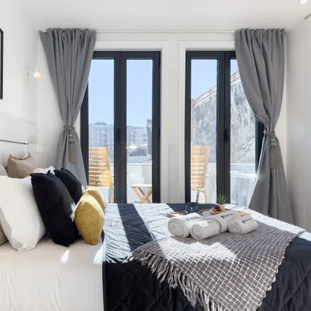 Rent this 3 bed apartment on Farmácia Barreiros in Rua dos Burgães 12, 4150-344 Porto