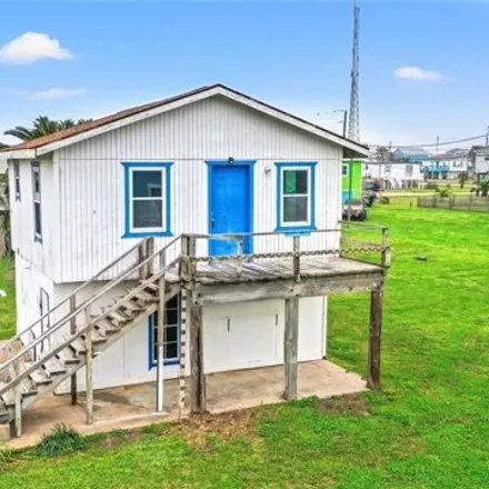 Buy this studio house on 461 Treaty Drive in Surfside Beach, Brazoria County