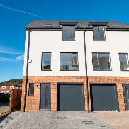 Rent this 4 bed townhouse on unnamed road in Sunderland, SR3 2US