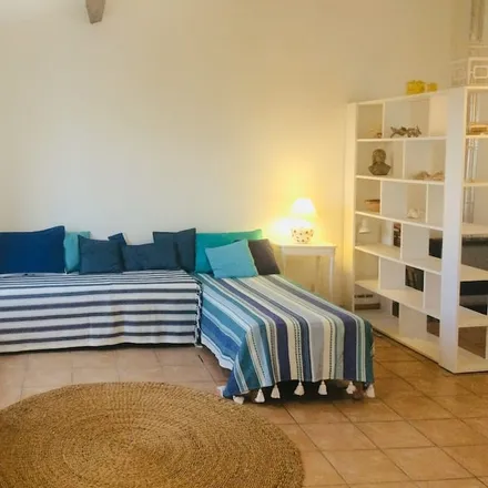 Rent this 1 bed townhouse on 13007 Marseille