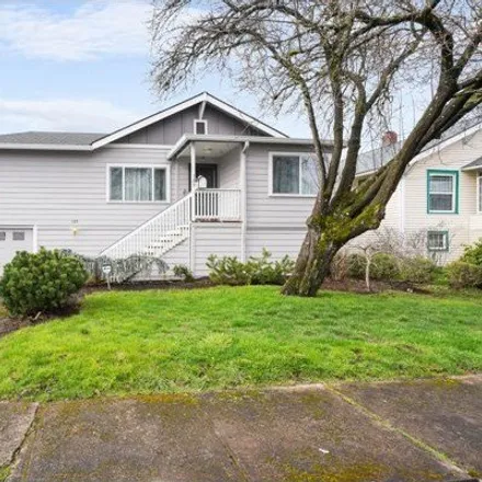 Buy this 2 bed house on 114 South 17th Street in Saint Helens, OR 97051