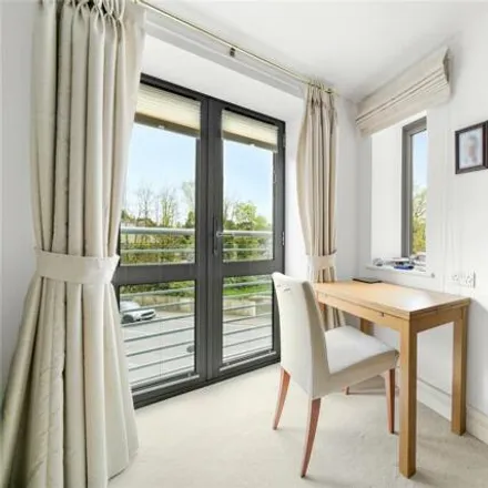 Image 4 - Oatlands Avenue, Weybridge, KT13 9DE, United Kingdom - Apartment for sale